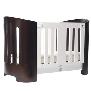 Win a Bloom luxo cot worth £650
